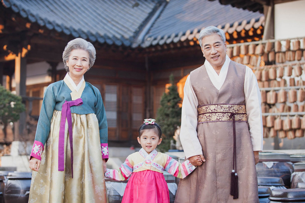 Hanbok là trang phục truyền thống của người Hàn Quốc. 