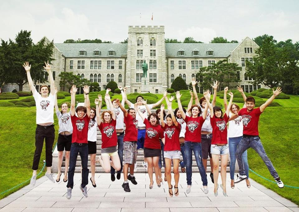 Đại học Quốc gia Seoul có hơn 30,000 sinh viên theo học hằng năm và có 24 trường thành viên trực thuộc